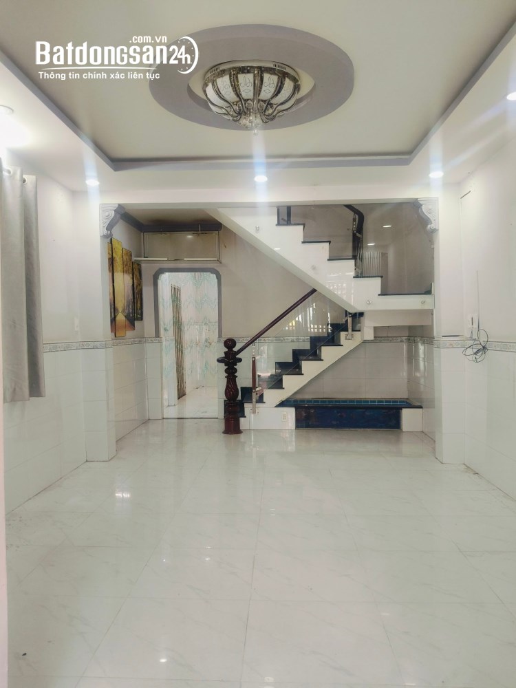 Dương Bá Trạc, quận 8, nhà lô góc, sổ hồng hoàn công, hẻm xe hơi 10 bước, 2 phòng ngủ.