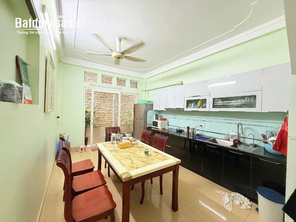 Bán nhà phố Bồ Đề, vị trí đẹp, giá 13.5 tỷ.