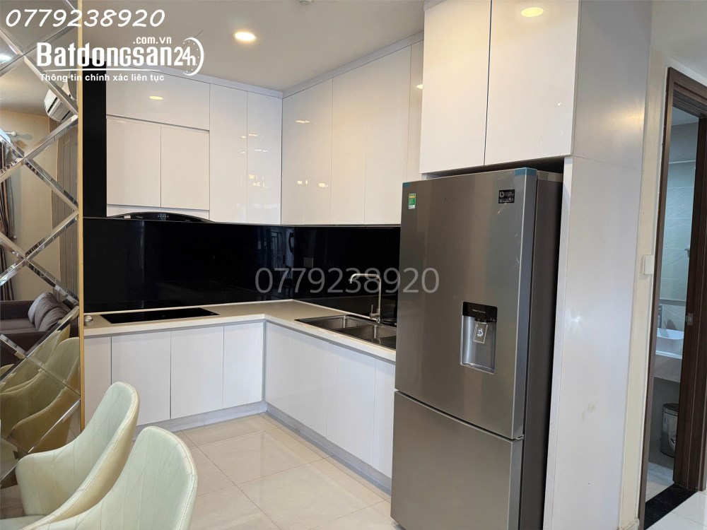 Cho thuê căn hộ Saigon Royal Residence 82m2 ban công view thoáng, 23,5tr/th.
