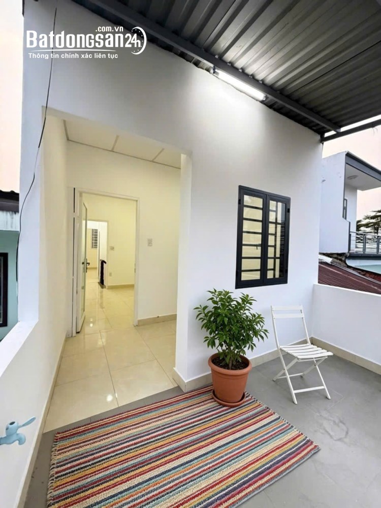 Bán nhà Lê Văn Việt, Thủ Đức, 1 trệt 1 lầu, gần Vincom Quận 9, giá hơn 4 tỷ.