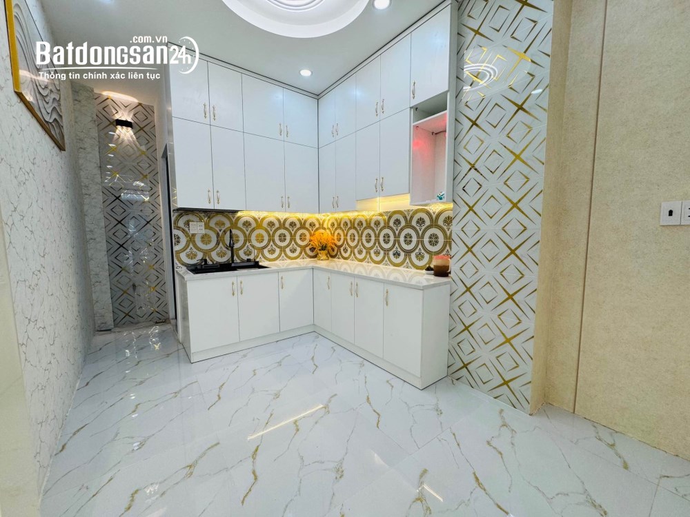 Nhà Đ. Dương Bá Trạc, P. Chánh Hưng, 31m² giá 6,5 tỷ, đường xe tải, nhà 3 tầng, full nội thất.