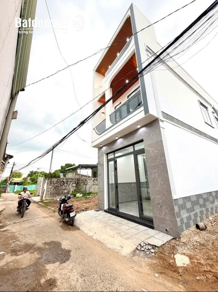 Bán nhà lô góc Long Hưng, Đồng Nai 70m², sổ hồng hoàn công, đường ô tô, 3,xx tỷ.
