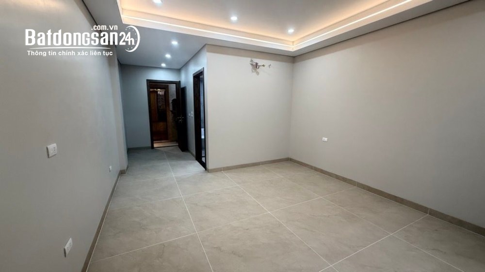 Nhà mặt phố Kim Quan Thượng, Long Biên, 50,2m², 7 tầng, thang máy, gara ô tô, sổ đỏ chính chủ.