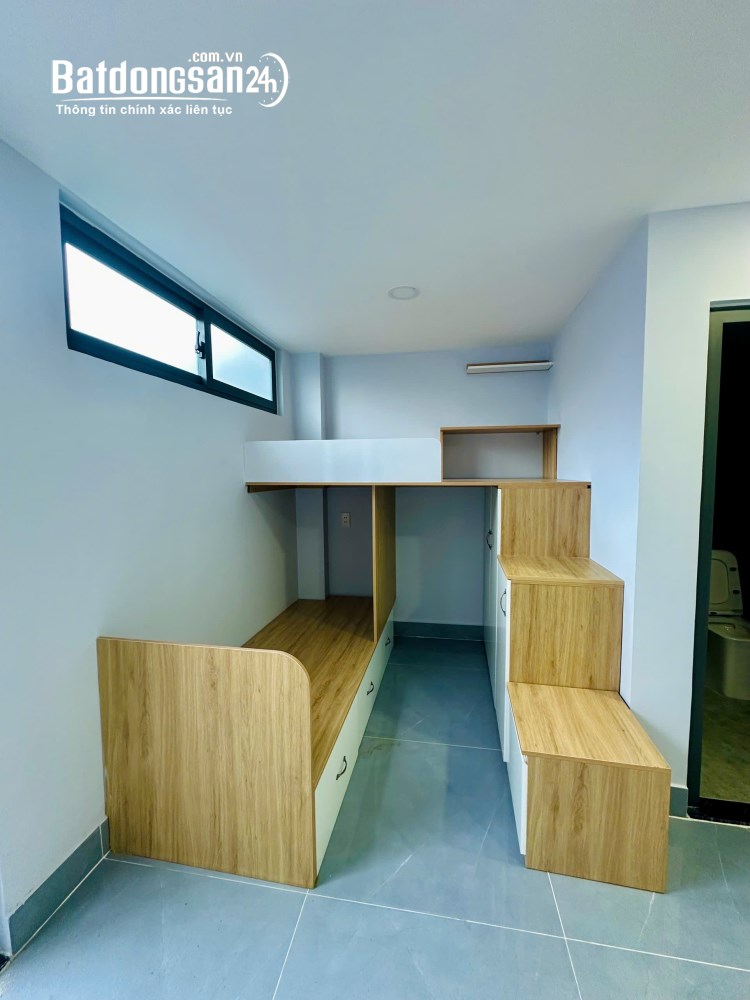 14 phòng CHDV Trường Thọ Thủ Đức, 102m², 5 tầng, dòng tiền 700 triệu/năm.