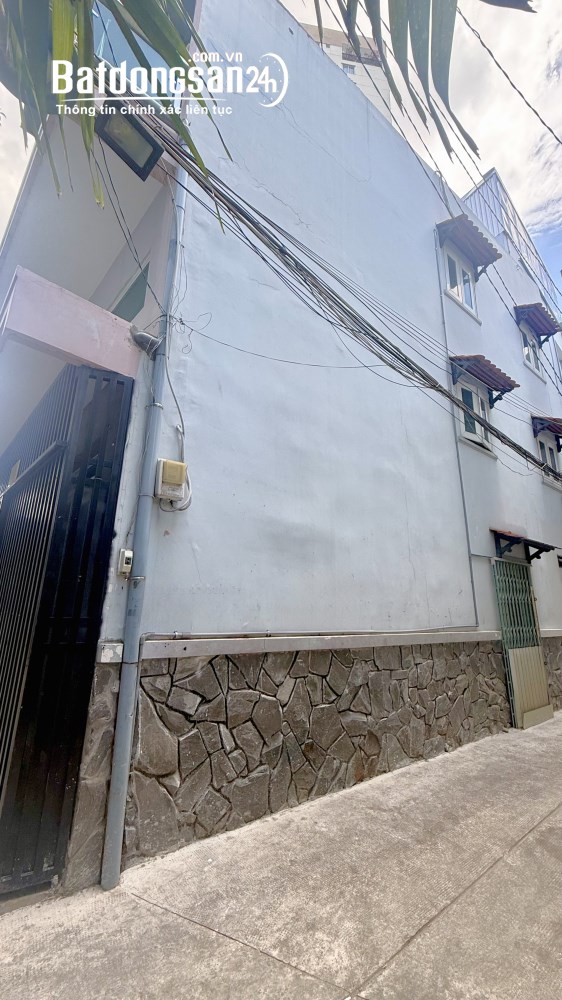 Nhà 3 tầng ngay chợ Phạm Văn Hai, P. Tân Sơn Hòa, TP Hồ Chí Minh, 3PN, chỉ 5,9 tỷ.