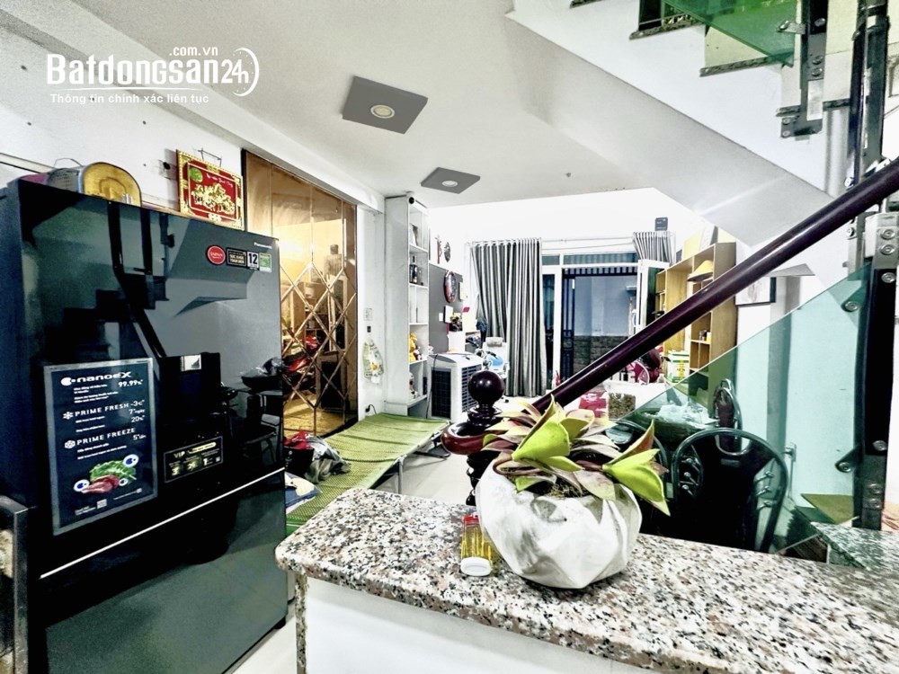 Nhà 3 tầng ngay chợ Phạm Văn Hai, P. Tân Sơn Hòa, TP Hồ Chí Minh, 3PN, chỉ 5,9 tỷ.