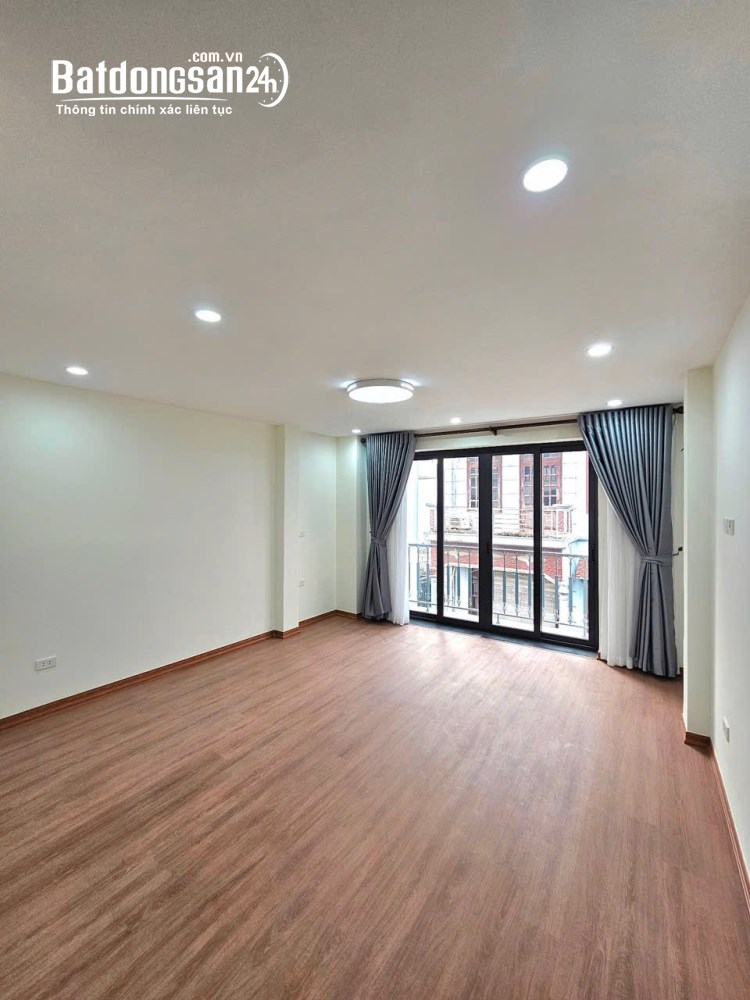 Bán nhà Đường Nguyễn Thời Trung, Long Biên, 68m², nhà dân xây, 2 thoáng trước sau, chỉ 10,2 tỷ.