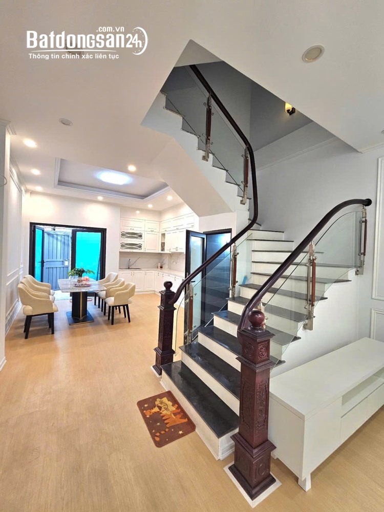Bán nhà Đường Nguyễn Thời Trung, Long Biên, 68m², nhà dân xây, 2 thoáng trước sau, chỉ 10,2 tỷ.