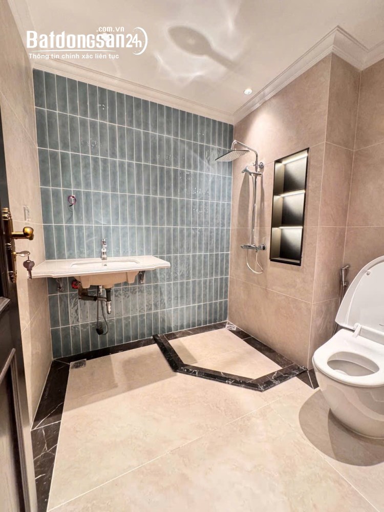 Bán nhà Đường Nguyễn Thời Trung, Long Biên, 68m², nhà dân xây, 2 thoáng trước sau, chỉ 10,2 tỷ.