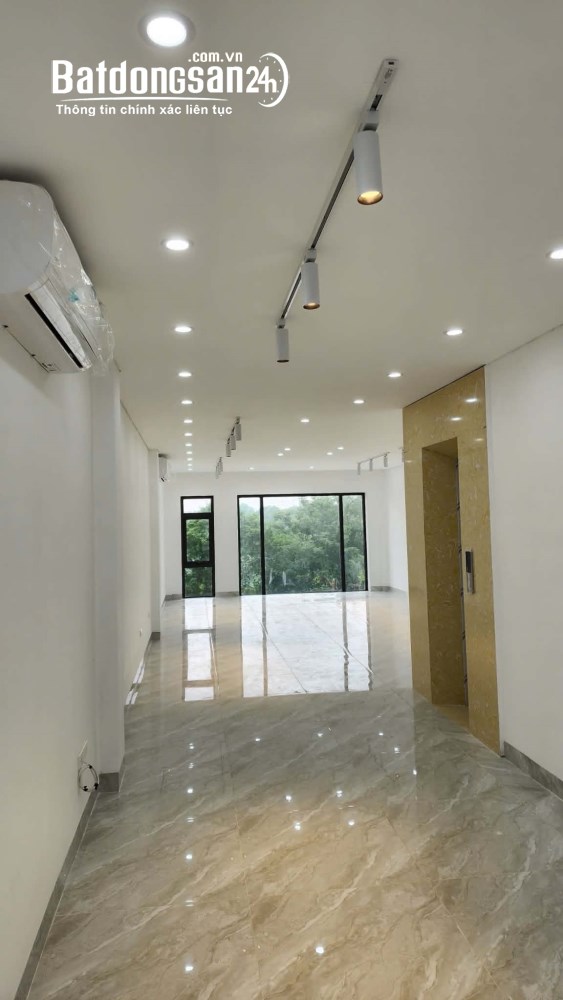 Cho thuê nhà phố Nguyễn Mậu Tài, Gia Lâm, 80m², 25 triệu/tháng, mới 100% có thang máy.