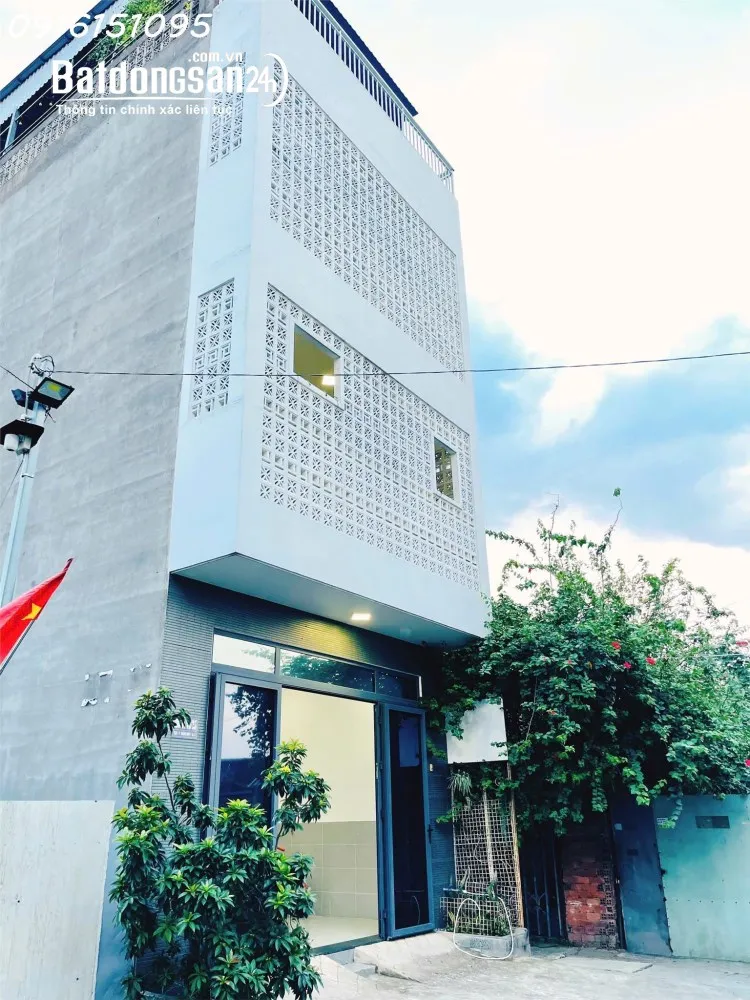 Cho thuê nhà Thạnh Xuân 25 Thới An, 80m², 13,5 triệu/tháng, 3 phòng ngủ master, xe hơi trong nhà.