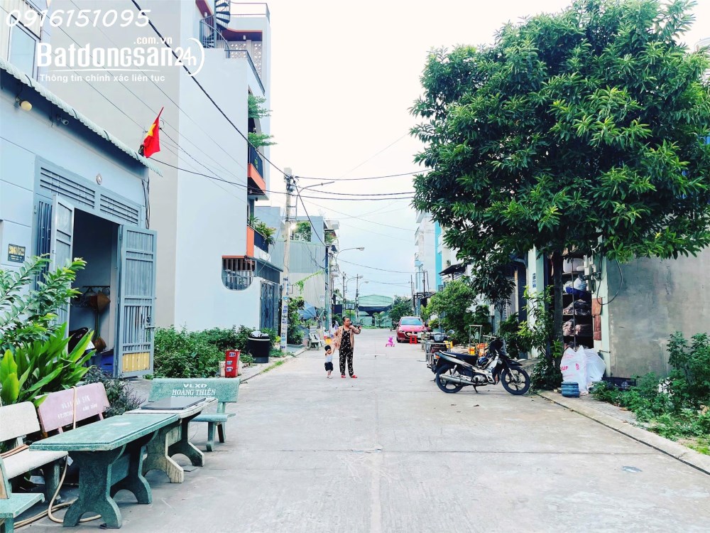Cho thuê nhà Thạnh Xuân 25 Thới An, 80m², 13,5 triệu/tháng, 3 phòng ngủ master, xe hơi trong nhà.