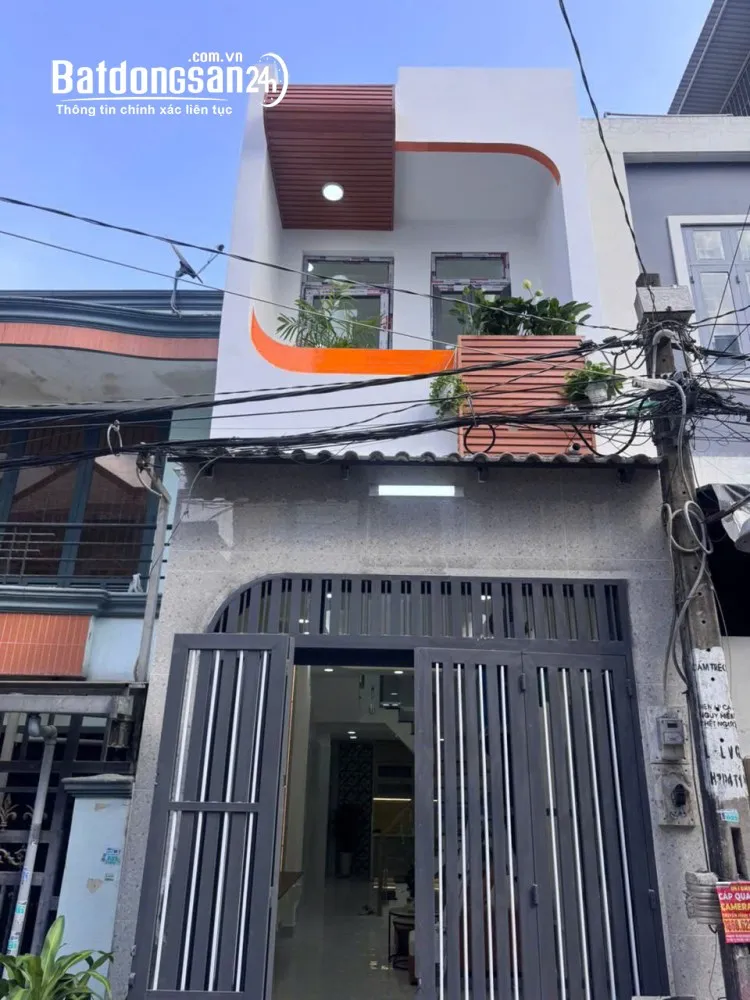 Cần bán gấp nhà mặt tiền Hồ Văn Cống, P. Chánh Hiệp, 120m2, giá 2 tỷ thương lượng.
