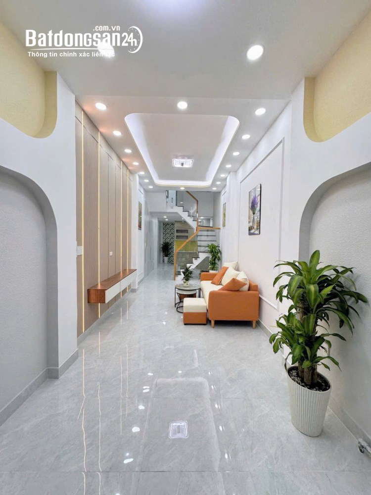 Cần bán gấp nhà mặt tiền Hồ Văn Cống, P. Chánh Hiệp, 120m2, giá 2 tỷ thương lượng.