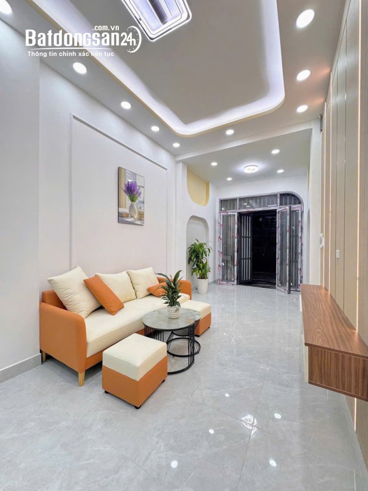 Cần bán gấp nhà mặt tiền Hồ Văn Cống, P. Chánh Hiệp, 120m2, giá 2 tỷ thương lượng.