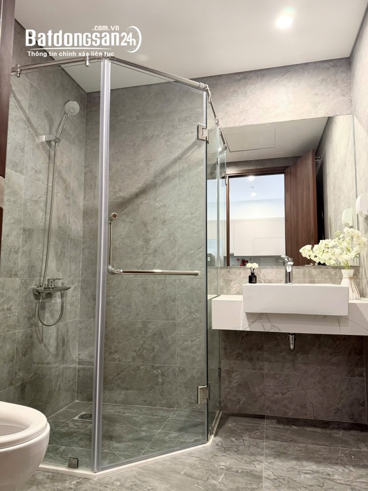 Bán gấp căn hộ studio 27,5m2 tại The Zurich, Vinhomes Ocean Park 1, tầng trung, giá 2,39 tỷ.