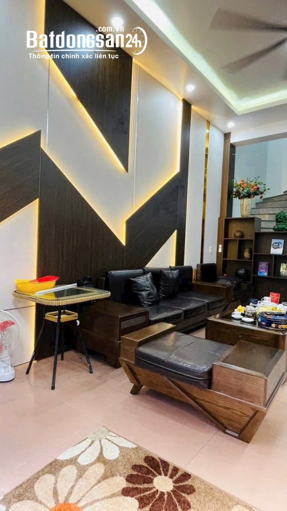 Bán nhà 3 tầng, 45.6m2 tại ngõ phố Quang Trung, đối diện Viện Mắt, TP. Hải Dương, giá 2.48 tỷ.