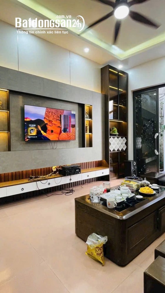 Bán nhà 3 tầng, 45.6m2 tại ngõ phố Quang Trung, đối diện Viện Mắt, TP. Hải Dương, giá 2.48 tỷ.