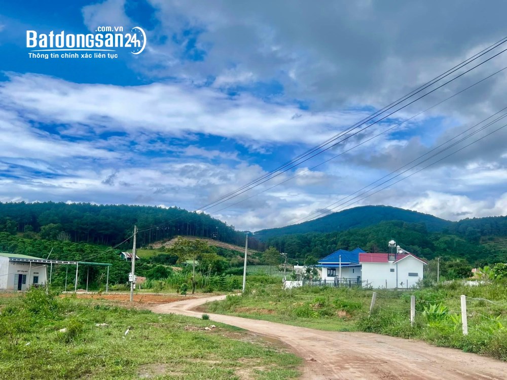 Bán đất Ven Đà Lạt 135m², 85m² thổ cư, hai mặt tiền, khu nghỉ dưỡng hiện hữu.