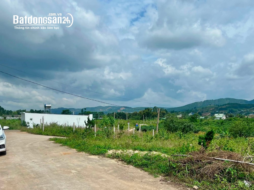 Bán đất Ven Đà Lạt 135m², 85m² thổ cư, hai mặt tiền, khu nghỉ dưỡng hiện hữu.