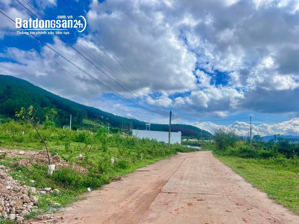Bán đất Ven Đà Lạt 135m², 85m² thổ cư, hai mặt tiền, khu nghỉ dưỡng hiện hữu.