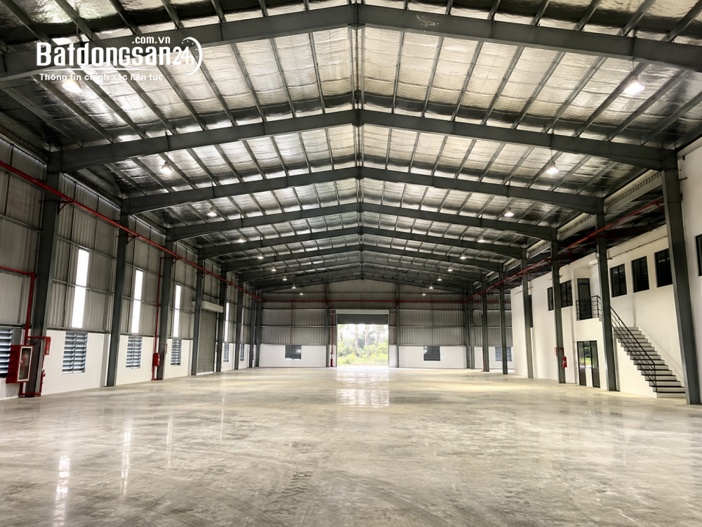 CHO THUÊ KHO 1.500M² – ĐƯỜNG LẠC LONG QUÂN – SẴN PCCC, ĐIỆN 3 PHA – GIÁ CHỈ 65K.