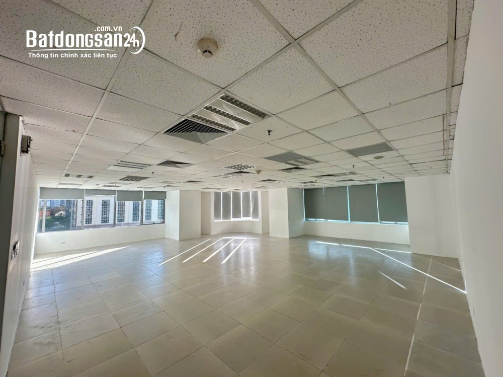 Cho thuê văn phòng Dương Đình Nghệ, Cầu Giấy 150m², lô góc 2 mặt kính, giá 250 nghìn/m².