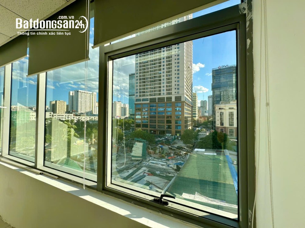 Cho thuê văn phòng Dương Đình Nghệ, Cầu Giấy 150m², lô góc 2 mặt kính, giá 250 nghìn/m².