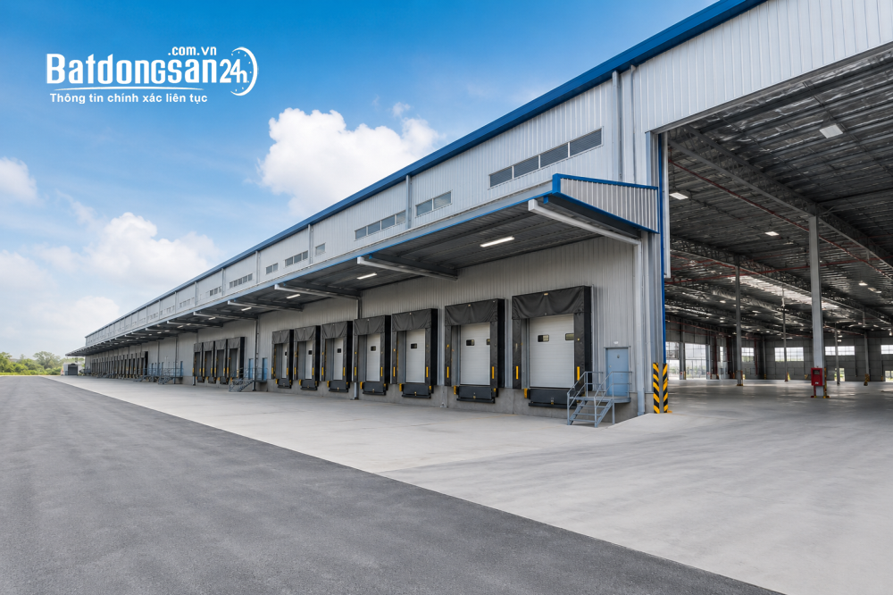 Nhà xưởng 10.000m², mới xây 100%, có dock xuất nhập, giá 70.000đ/m²/th, Điện Bàn Đông, Đà Nẵng.