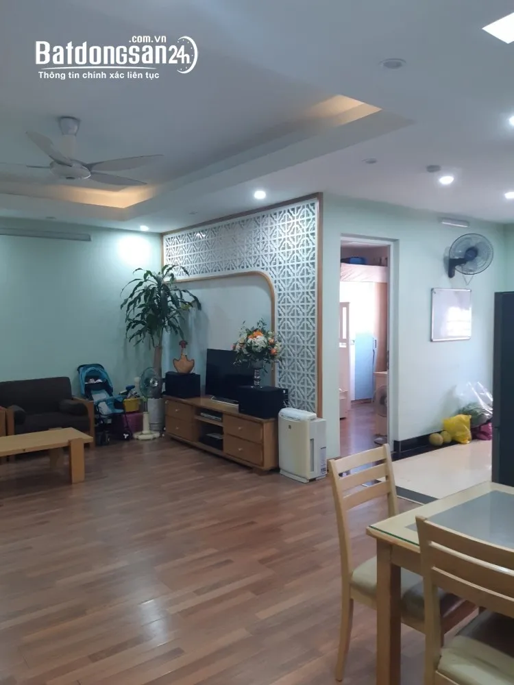 Bán căn hộ CT2B - KĐT Nghĩa Đô Hoàng Quốc Việt, 71m2, 3 phòng ngủ, giá 6,9 tỷ, sổ đỏ lâu dài.