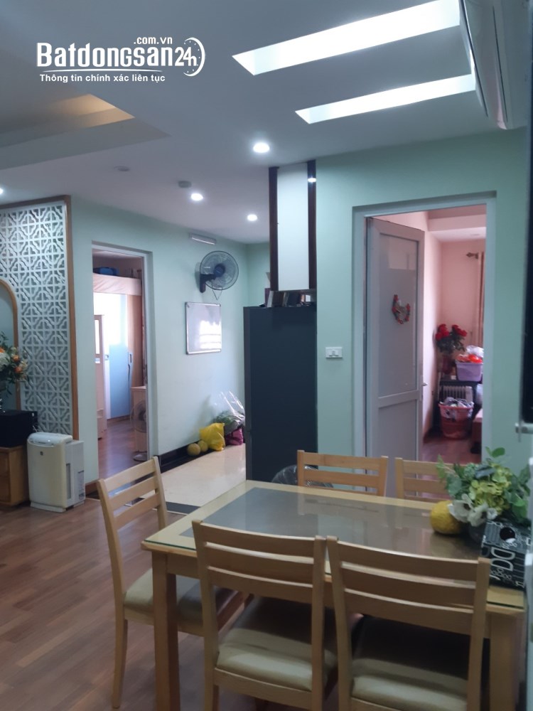 Bán căn hộ CT2B - KĐT Nghĩa Đô Hoàng Quốc Việt, 71m2, 3 phòng ngủ, giá 6,9 tỷ, sổ đỏ lâu dài.