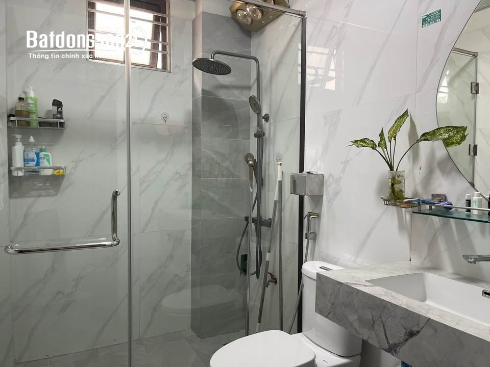Bán nhà 3 tầng mặt phố Bình Lộc, ph Tân Bình, TP HD, 65m2, 3 ngủ, gara oto, gần chợ.