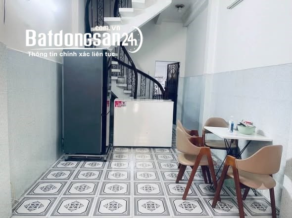 Nhà 40m2, 5 tầng, Đường Hoàng Việt,Tân Sơn Nhất, gần sân bay, hẻm ô tô tải, giá nhỉnh 8 tỷ.