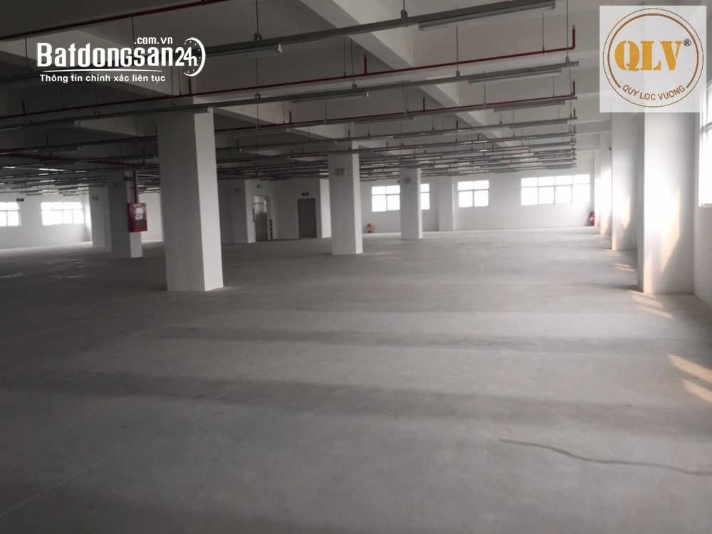 Bán hoặc cho thuê nhà xưởng KCX Tân Thuận 7.500m², 5 tầng, thang máy hàng, vị trí đẹp.