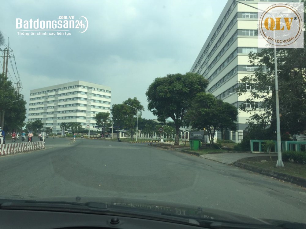 Bán hoặc cho thuê nhà xưởng KCX Tân Thuận 7.500m², 5 tầng, thang máy hàng, vị trí đẹp.