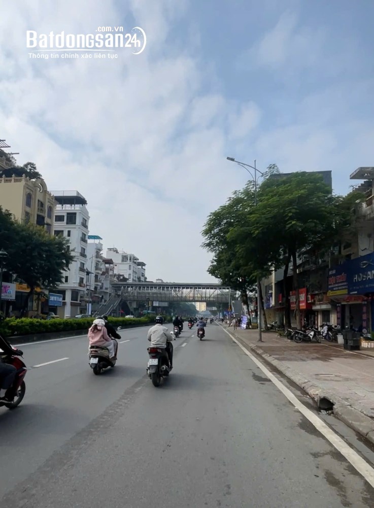 SIÊU PHẨM MẶT PHỐ NGUYỄN VĂN CỪ 126M2, MẶT TIỀN 8.56M, VỈA HÈ 6M, SỔ ĐỎ CHÍNH CHỦ
