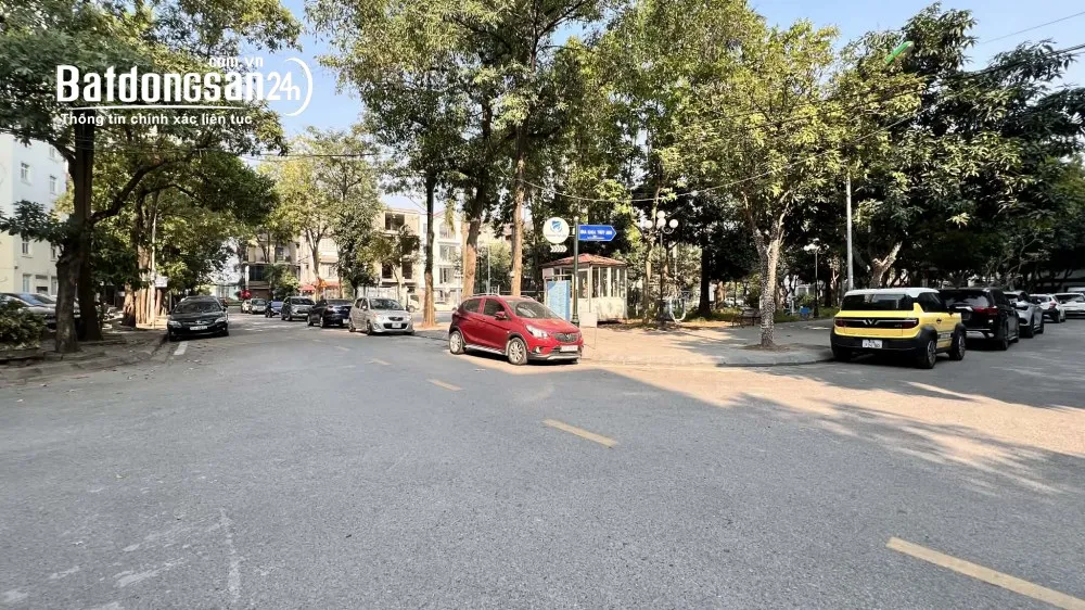 Biệt thự lô góc Sài Đồng, Phường Phúc Lợi, 3 mặt vỉa hè , ôtô tránh, view công viên.