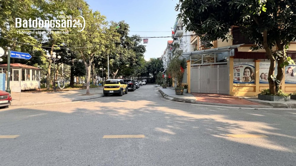 Biệt thự lô góc Sài Đồng, Phường Phúc Lợi, 3 mặt vỉa hè , ôtô tránh, view công viên.