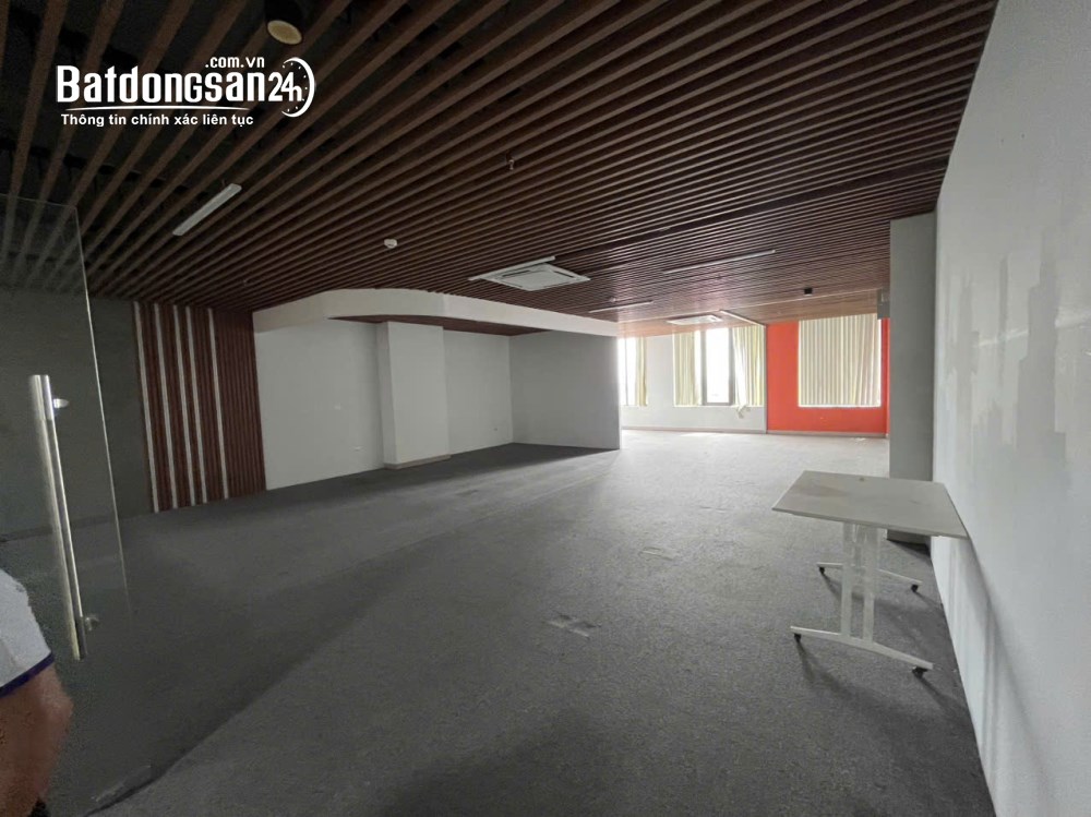 Cho thuê văn phòng 105m², vị trí đẹp, dễ tìm, thuận tiện kinh doanh, P. Vinh Phú, Nghệ An.