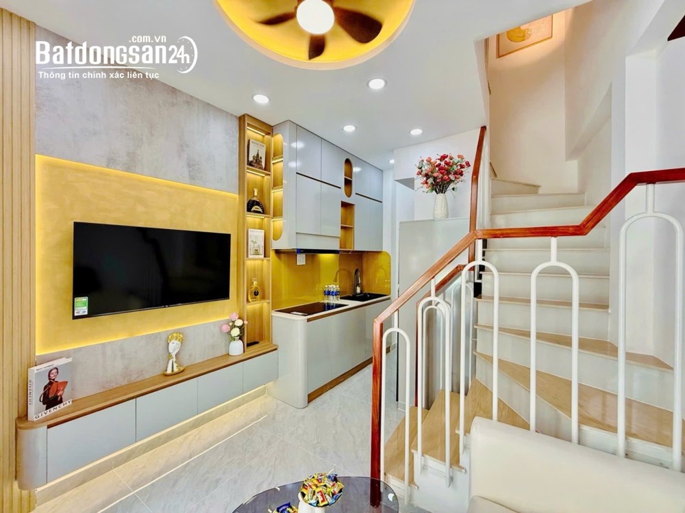 Nhà Lê Quang Định, Bình Thạnh, hẻm xe hơi, sân trước rộng, 3.x tỷ.
