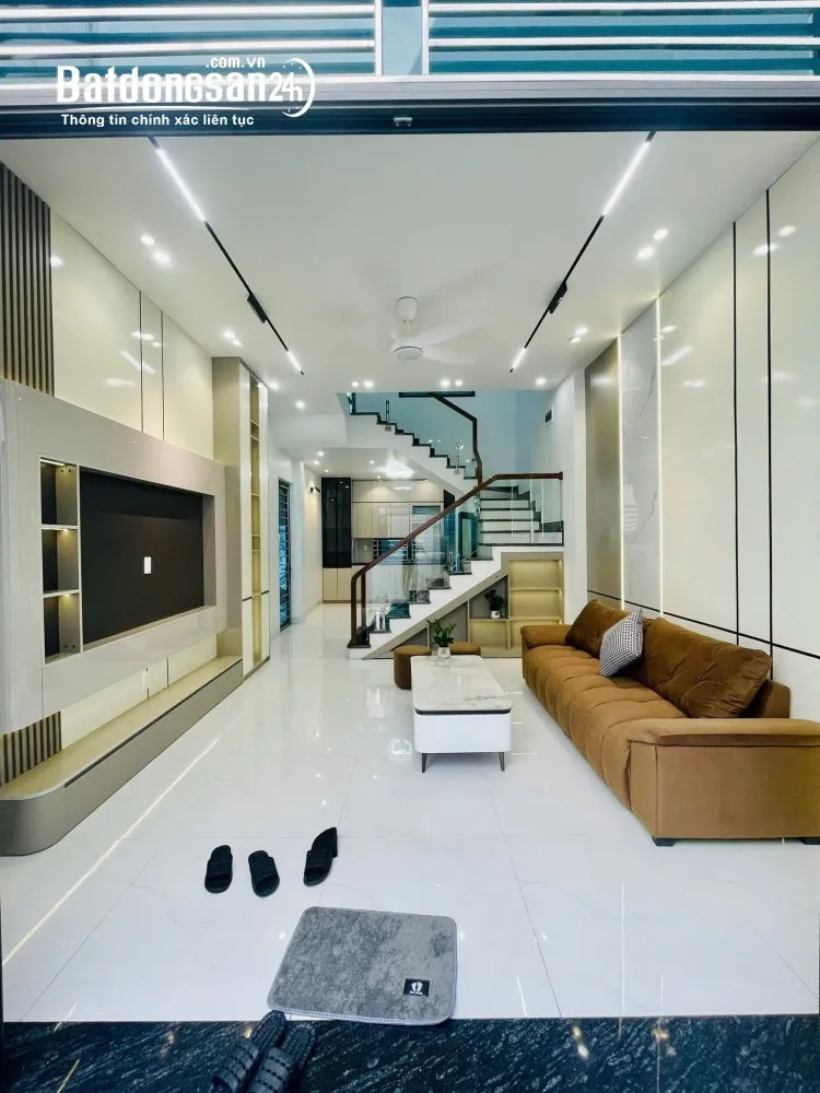 Nhà Nguyễn Lương Bằng, Hải Dương 46m², full nội thất, sổ hồng, giá 2,68 tỷ.