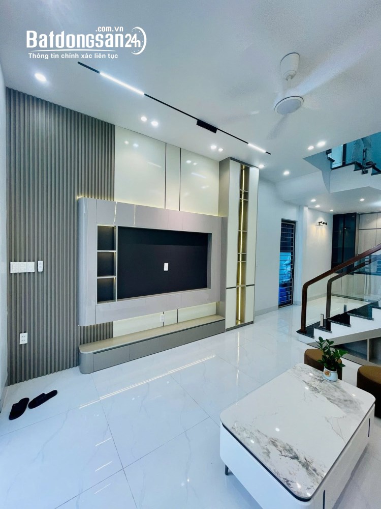 Nhà Nguyễn Lương Bằng, Hải Dương 46m², full nội thất, sổ hồng, giá 2,68 tỷ.