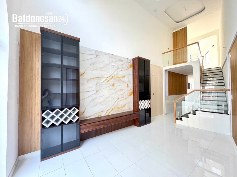Nhà mặt tiền Nguyễn Thị Tồn, Biên Hòa 106m², giảm còn 4,05 tỷ, kinh doanh, sổ hồng riêng.