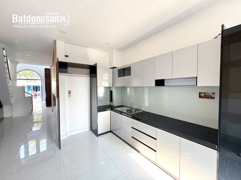 Nhà mặt tiền Nguyễn Thị Tồn, Biên Hòa 106m², giảm còn 4,05 tỷ, kinh doanh, sổ hồng riêng.