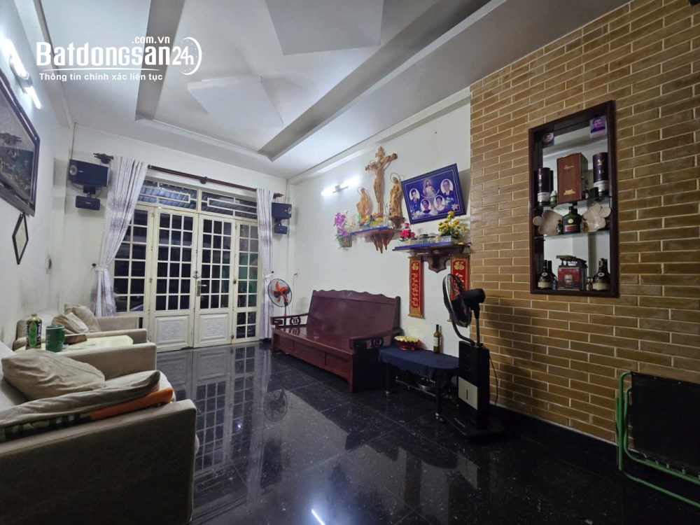 Nhà gần Đại học Ngân hàng, Linh Trung, 100m², 2 mặt tiền, nhỉnh 41 triệu/m².