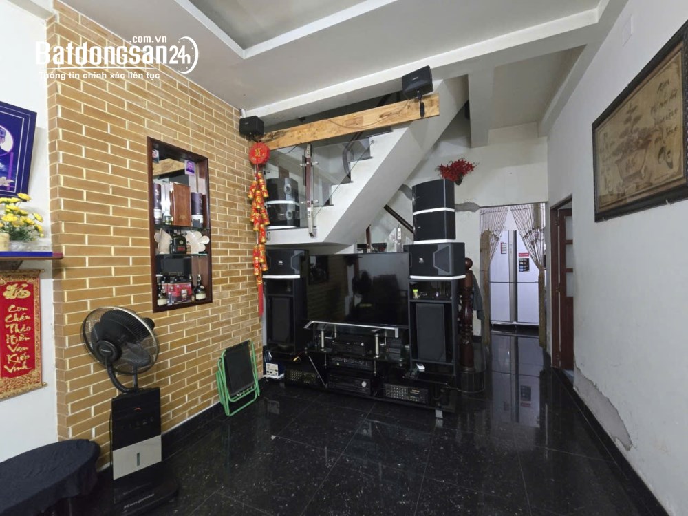 Nhà gần Đại học Ngân hàng, Linh Trung, 100m², 2 mặt tiền, nhỉnh 41 triệu/m².