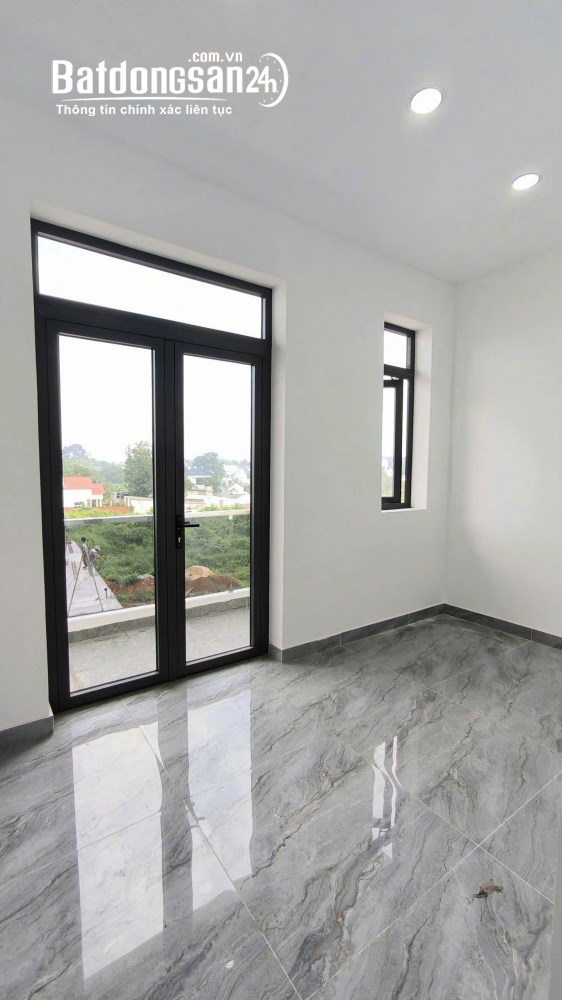 Nhà Hồ Văn Cống, Thủ Dầu Một, 120m², 3 phòng ngủ, hẻm ô tô, tiện ích đầy đủ, SHR, giá 2,1 tỷ.