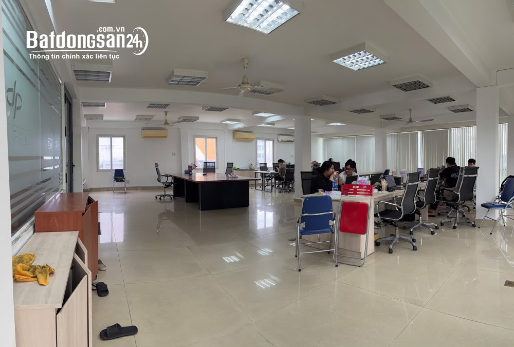 Cho thuê văn phòng Trường Sơn, Tân Bình, 176m²/tầng, gần sân bay, không gian chuyên nghiệp.