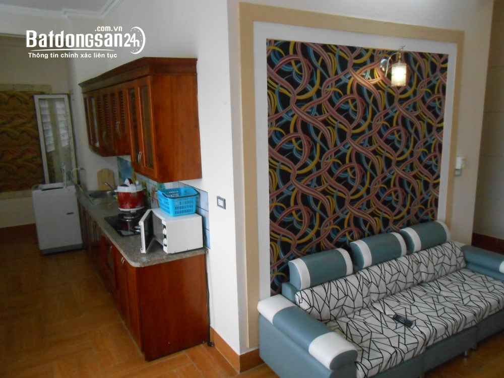  Cho thuê căn hộ gần Hồ Tây, 2 phòng ngủ, full nội thất, view hồ thoáng, giá tốt.
