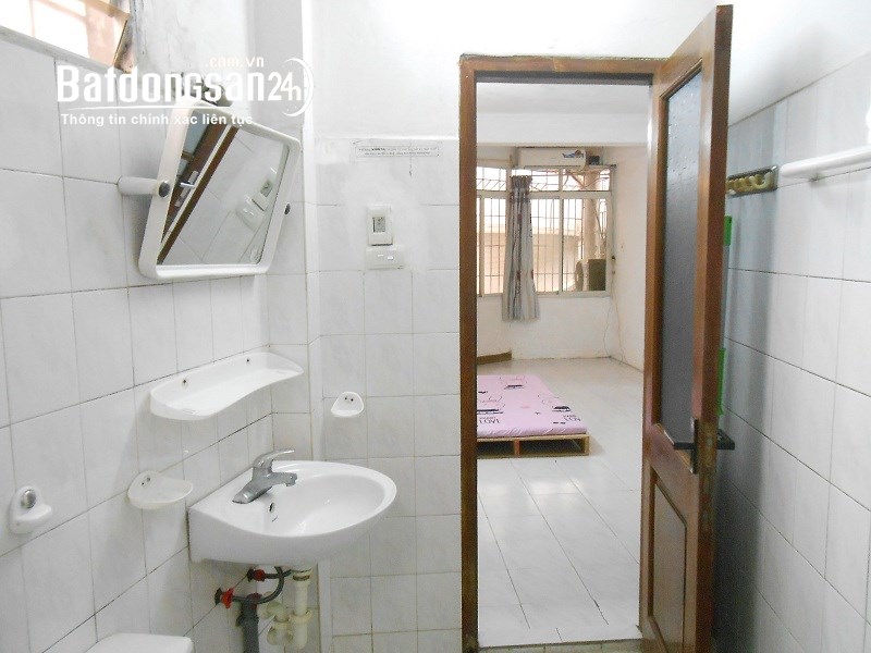 Cho thuê căn hộ Phố Hòa Mã, Hai Bà Trưng, tầng khép kín 25m², trung tâm, giá từ 5 triệu.